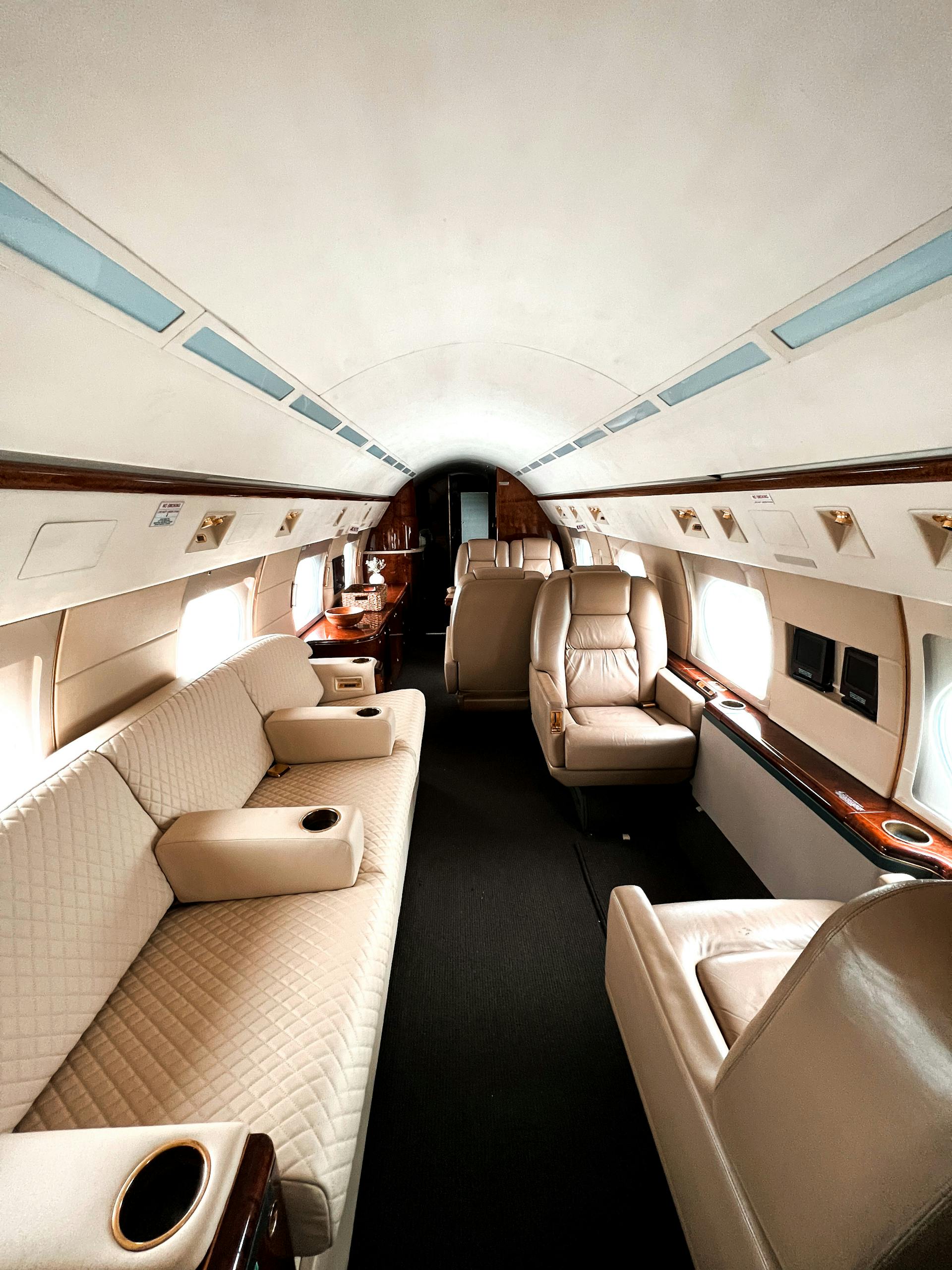 Luxurious-Private-Jet-Furniture-Exclusive-Cabin-Design Luxurious furniture and elegant interior design in a private jet cabin